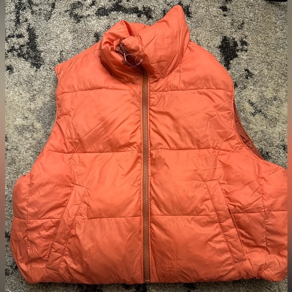 NWOT American Eagle Women’s Reversible Puffer Vest // Size:X-Large - Picture 2 of 6